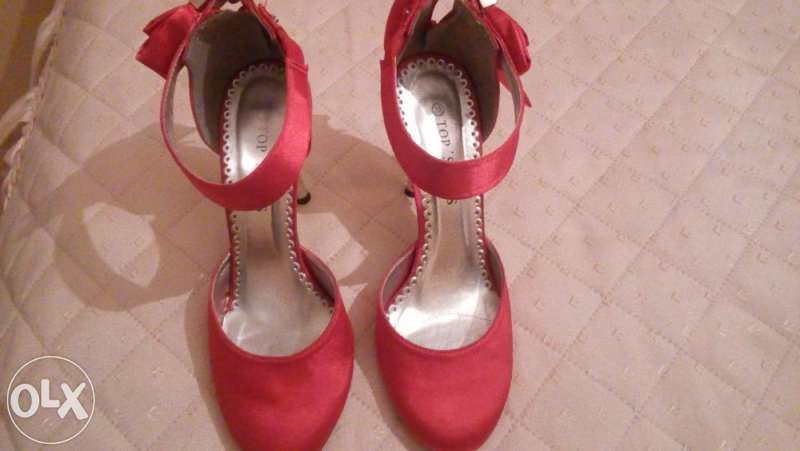 Официални обувки и чанта от червен сатен