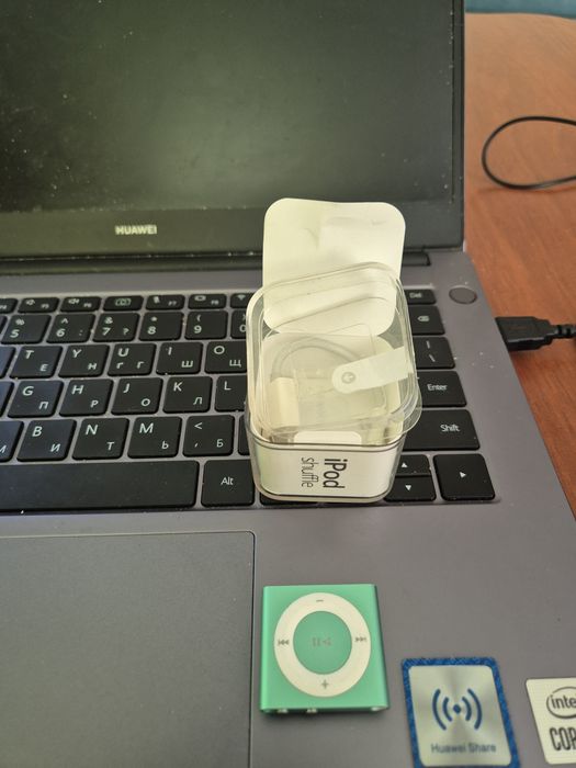 Ipod shuffle 4 2GB Seafoam Green A1373
