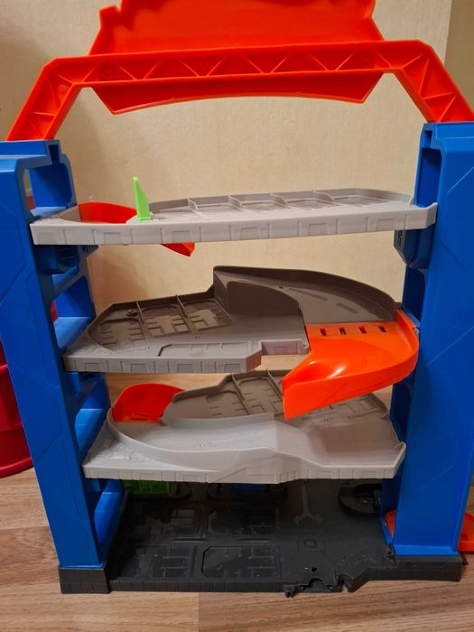 Hot Wheels City гараж за каскади