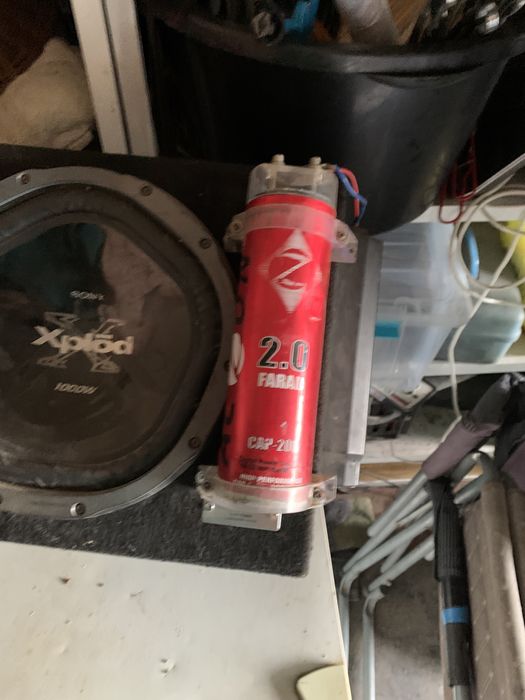 Продам сабвуфер уселитель все в комплекте