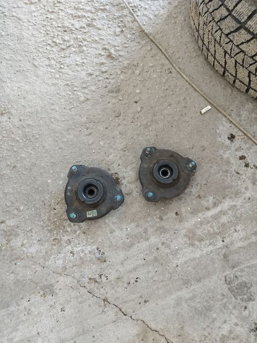 Киа К7 2017. Опорные чашки