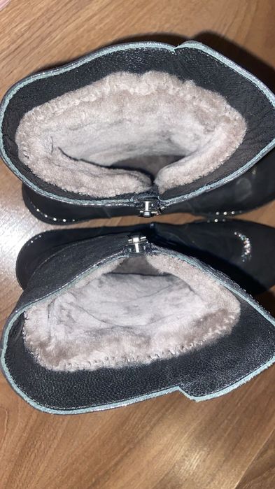 Продам женские ботинки