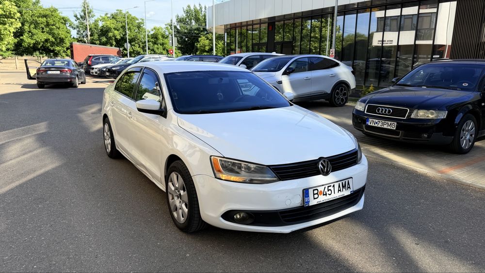 VOLKSWAGEN Jetta