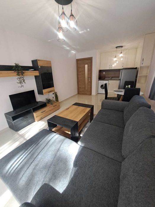 Двустаен апартамент във Въстанически