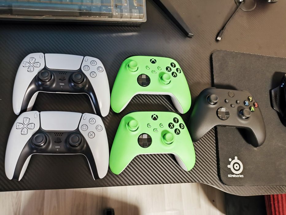 Xbox series x и PS5 dualsense controller