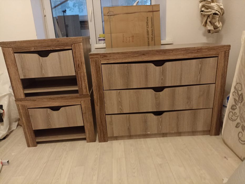 Продам камод с тумбочкой