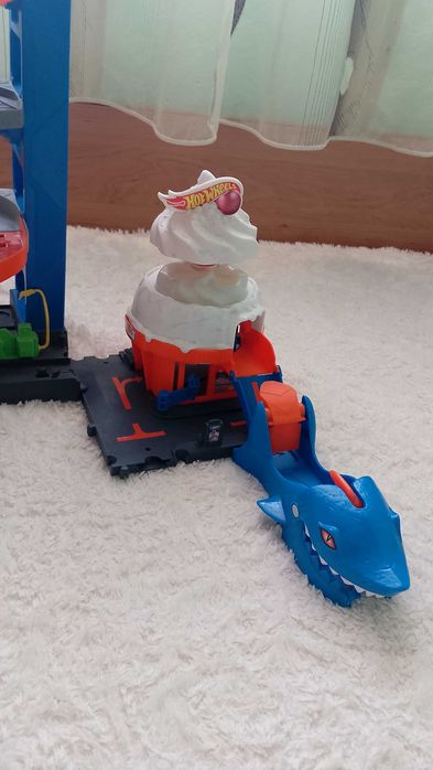 Гараж Hot wheels