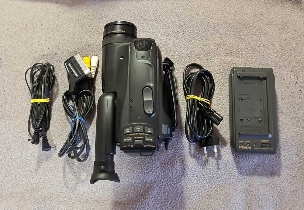 Video camera "SIEMENS" VHS-C.
