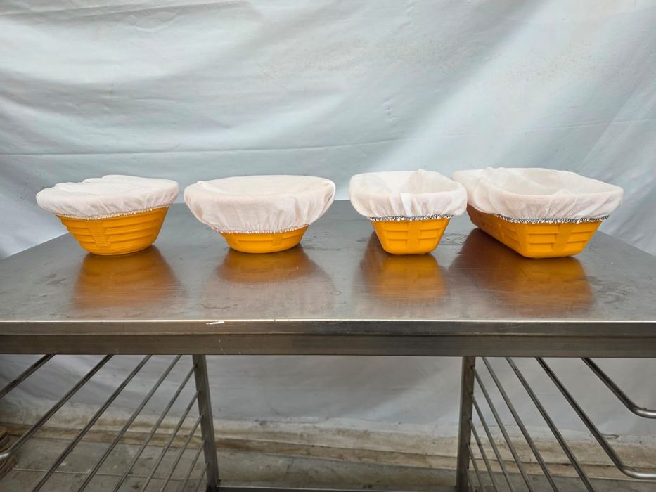 Пластмасови форми за втасване на хляб с плат