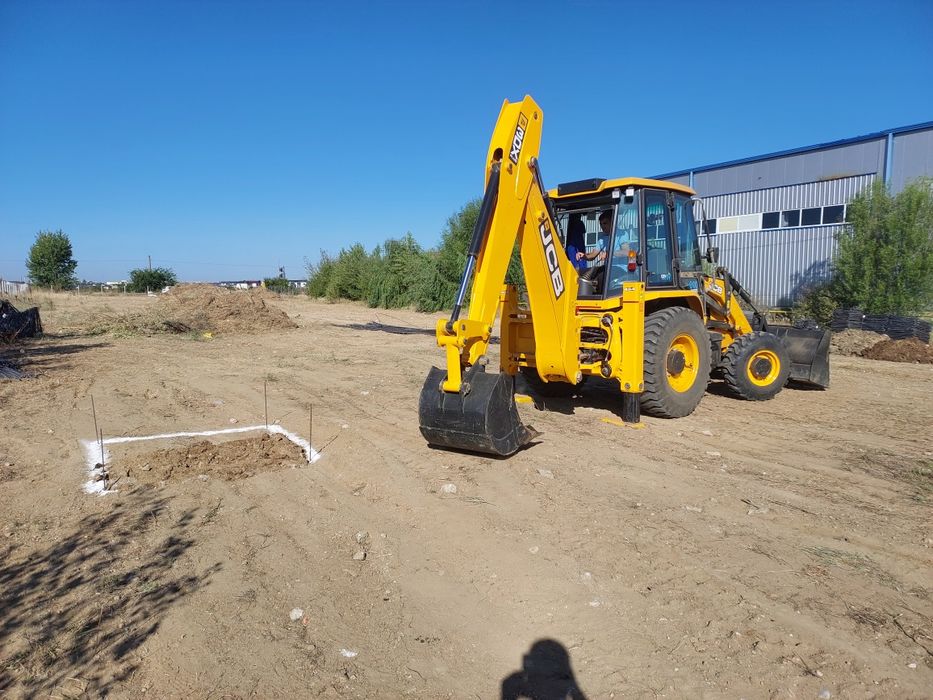 Inchiriez buldoexcavator JCB