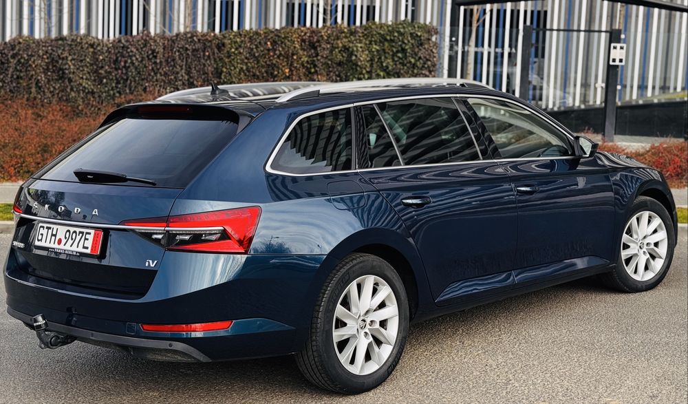 Skoda Superb Plug-in Hibrid / Cristal Led/ Distronic/ Line Assist