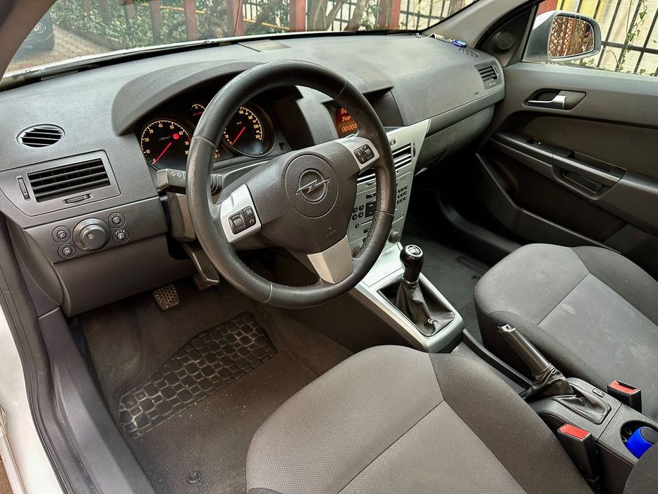 Opel Astra H 2013 1.6 benzina 116CP, bine intretinuta, in stare buna