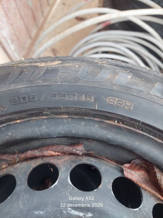 Vand set cauciucuri iarna cu jante tabla