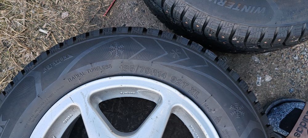 Продам зимние шины с дисками