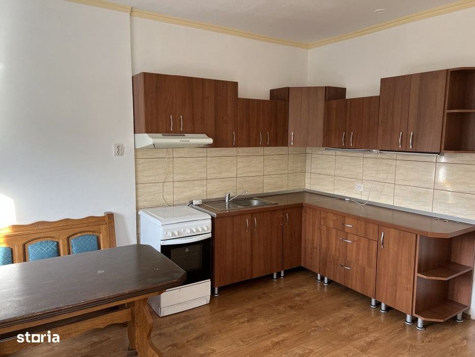 casa singur in curte 3 camere zona stefan cel mare