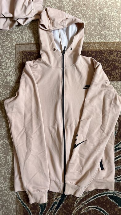 Продам споривку не носил толкам нигде не порвана как новая размер L