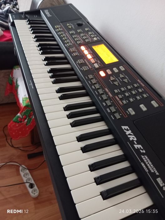 Roland stare foarte buna plus boxă ce se vede in poze  doar la schimb