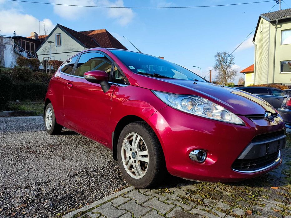 Vând Ford fiesta TITANIUM 1.6 tdci 2010