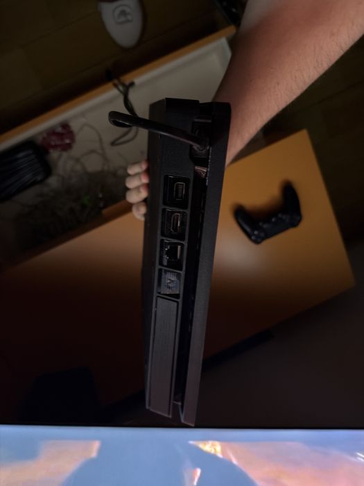Продаю PlayStation 4   Коробки нет