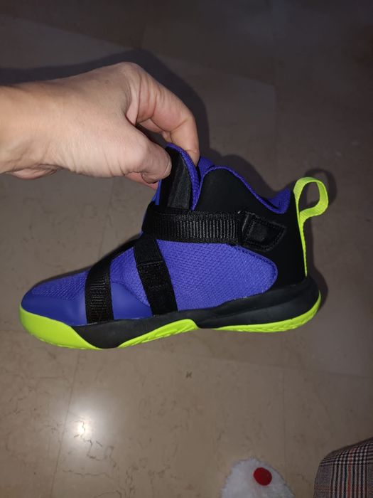 vand adidași noi