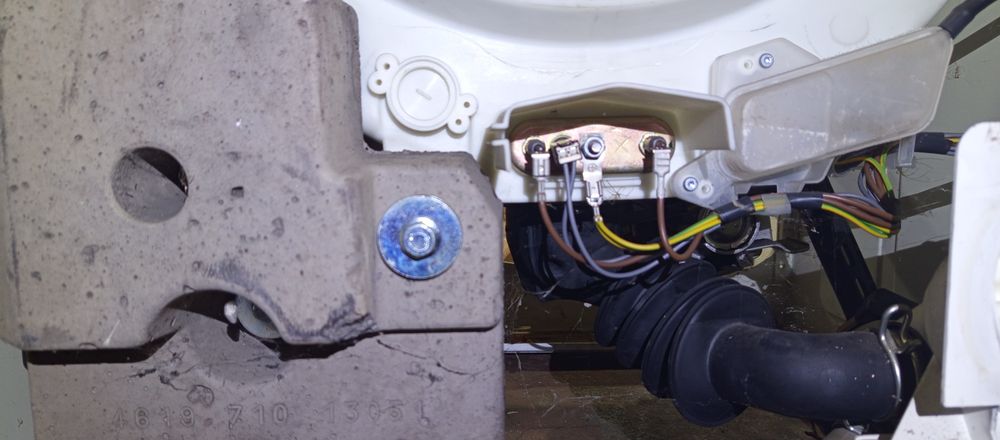 пералня whirpool цяла иши на части