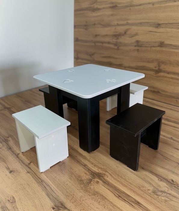 Столик со стульями