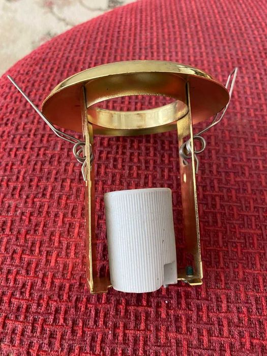 Споты - точечный светильник.