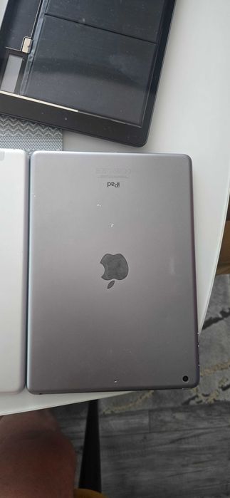 Таблети Ipad за части или ремонт