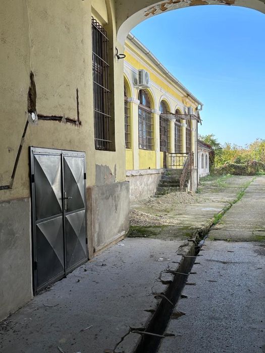 Inchiriez spatii comerciale ultracentrale de diferite suprafete