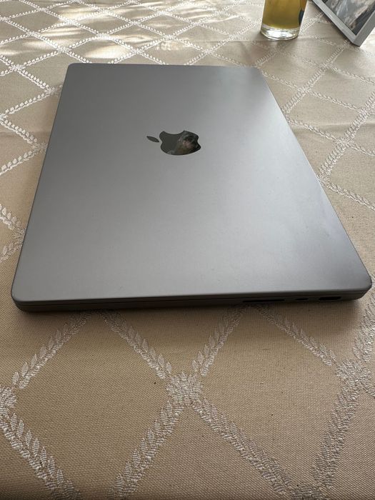 Macbook Pro 14 inch Vadu Izei • OLX.ro