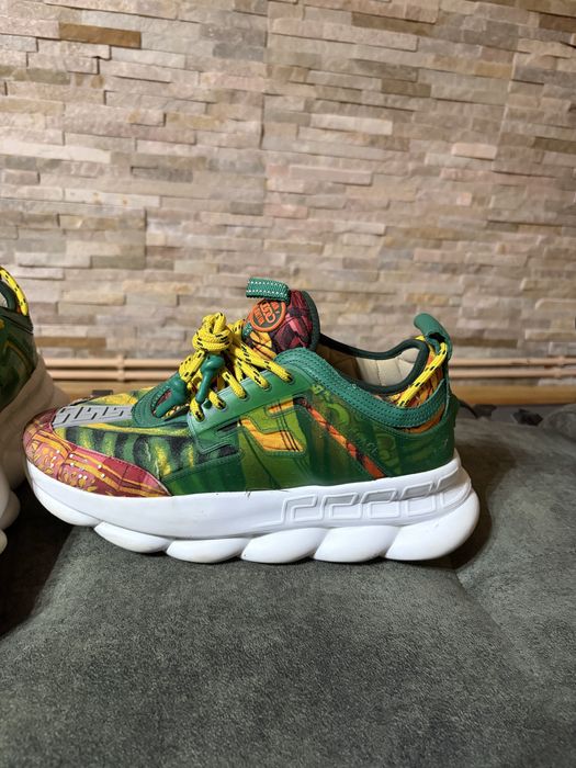 Versace chain reaction