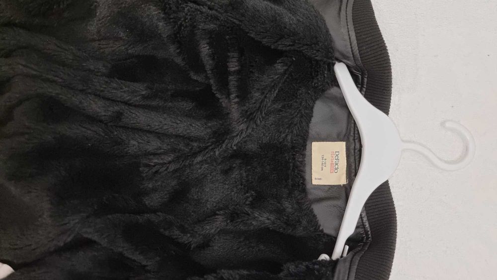 Продам куртку Defacto на девочку