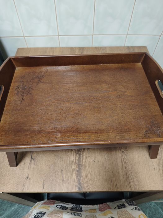 Măsuța de servit masa in pat