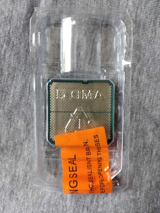 Продавам чисто нов процесор AMD Ryzen 7-7700