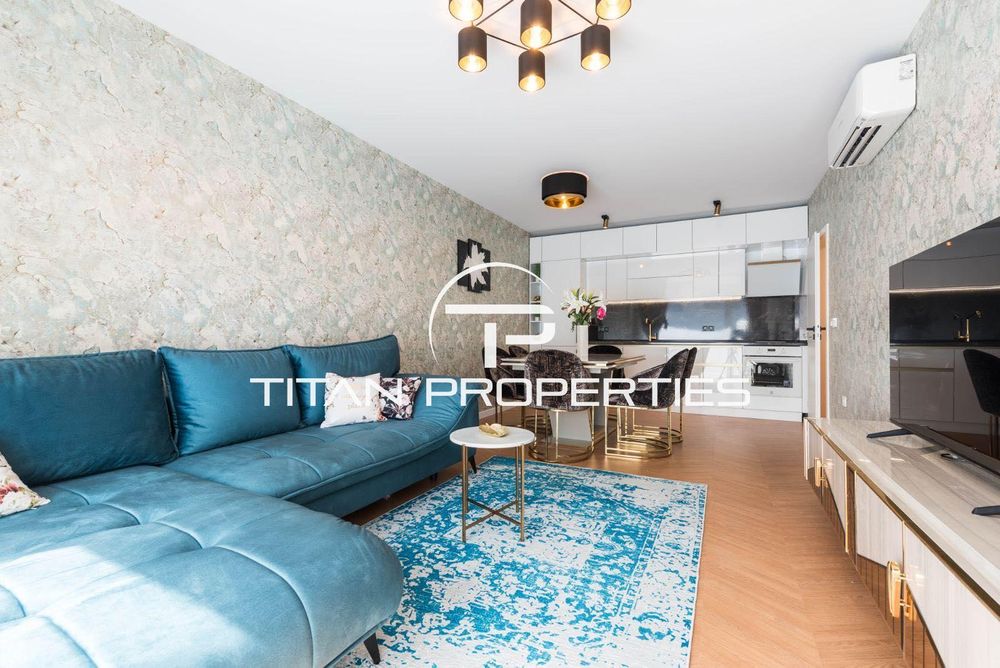 Дава се под наем Тристаен апартамент в Варна, Център - 100 кв.м за 1000 € - Снимка #1