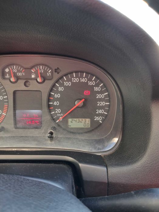 Volkswagen Golf 4 an de fabricație 2002