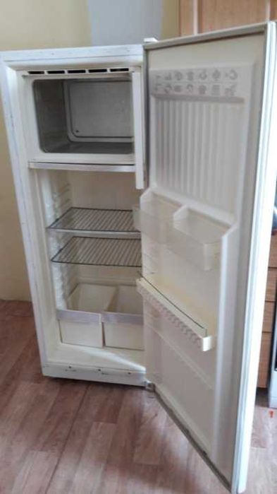 Продам   три рабочих  холодильника  .