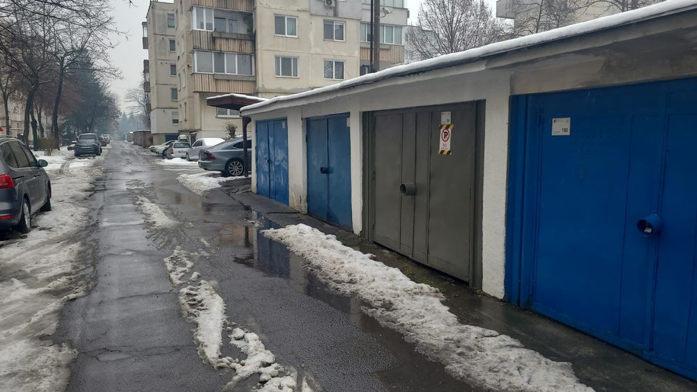 Garaj renovat, strada Banat (bd.Pandurilor)