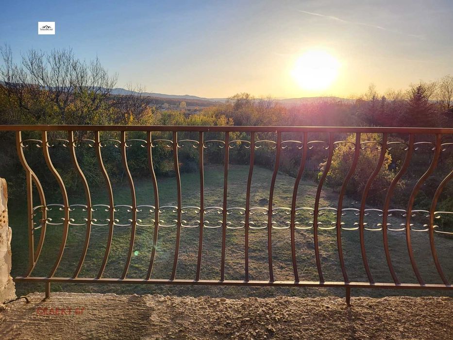 Масивна нова къща в с. Велчево