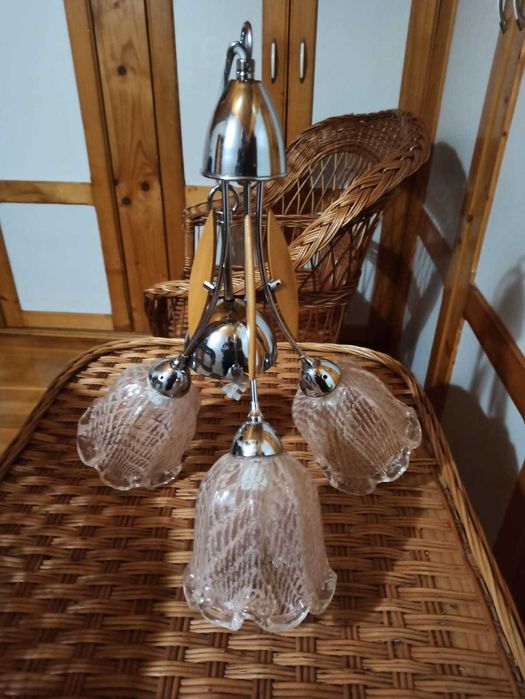 Vand 2 sifoniere, comoda, noptiere, pat cu saltea, lustra