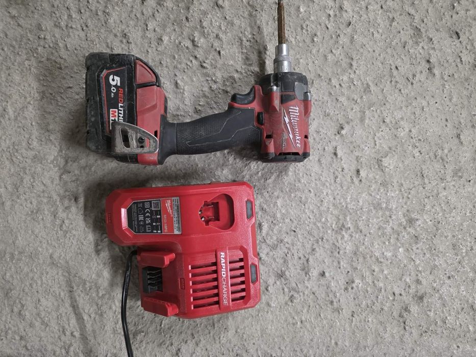 Акумулаторен ударен винтоверт