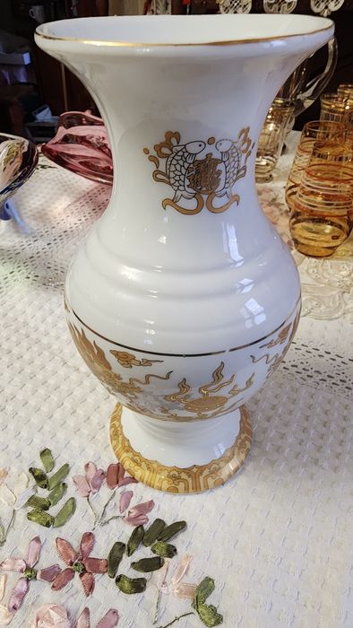 Белая Ваза из Вьтенама