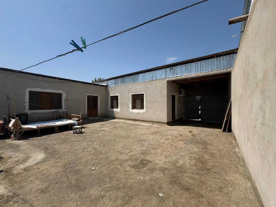 4.8 sotixli hovli sotiladi.