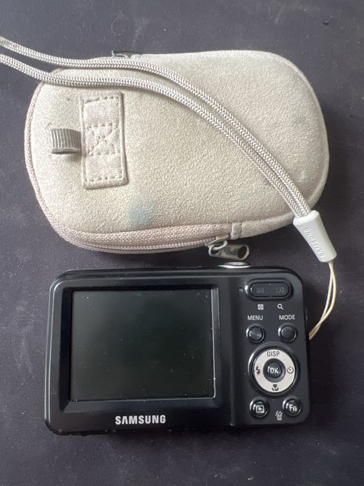 Компактен дигитален апарат Samsung Y2K Retro Digicam – 5x Zoom / Ретро естетика