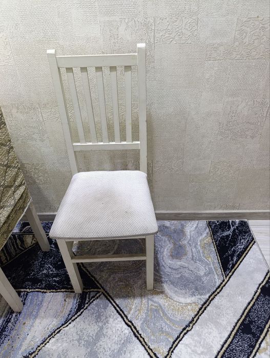 Продаётся стол и стулья