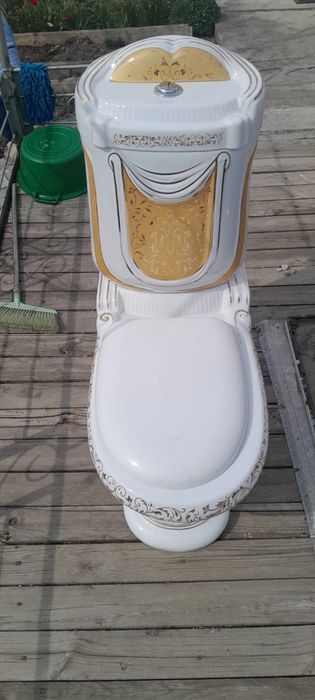 Унитаз красивый большой