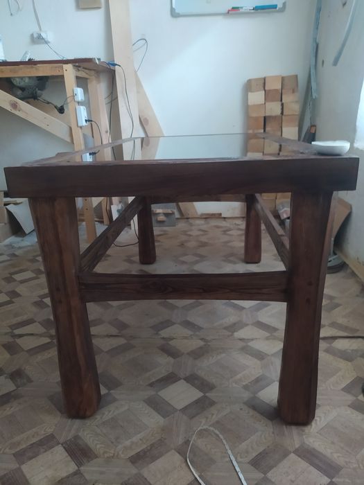 столик игровой или кофейный