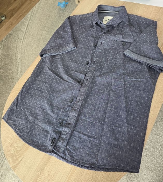 Vand camasa bărbați marimea M noua,  astept si oferte