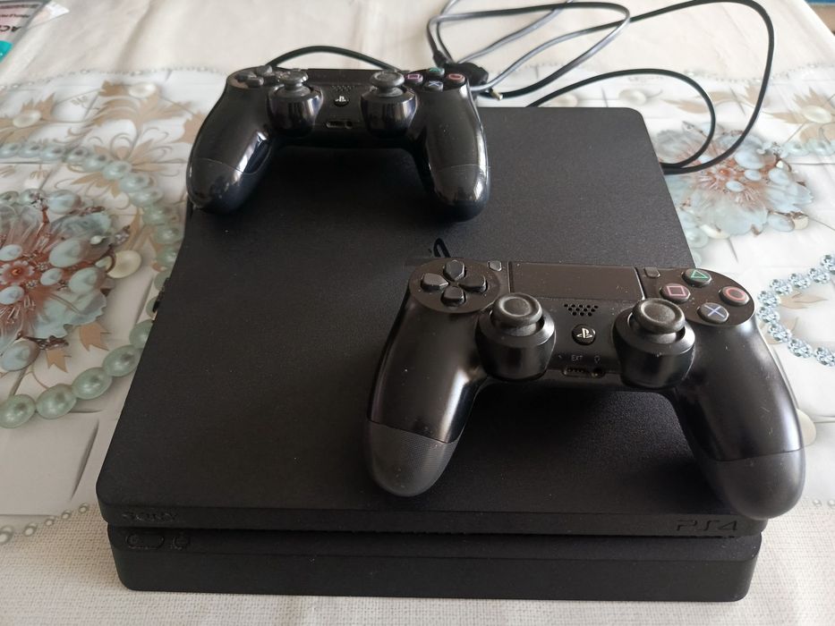 Sony playstation 4 slim
