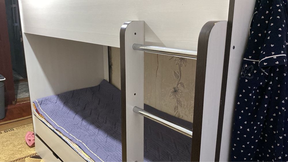 Кровать двухъярусная продается